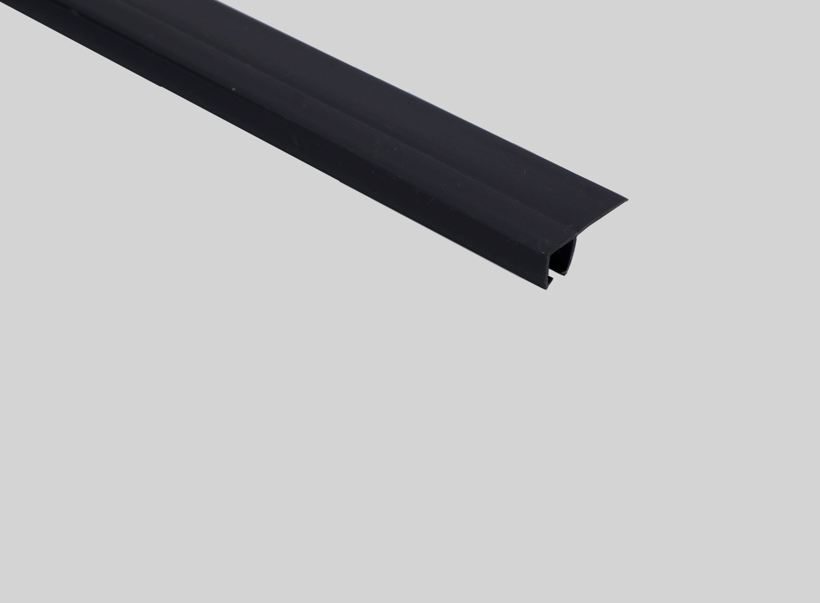 AR015-F-8-BL საშხაპე კაბინის რეზინი შავი PVC 8mm 2.20M/PCS TM-K015