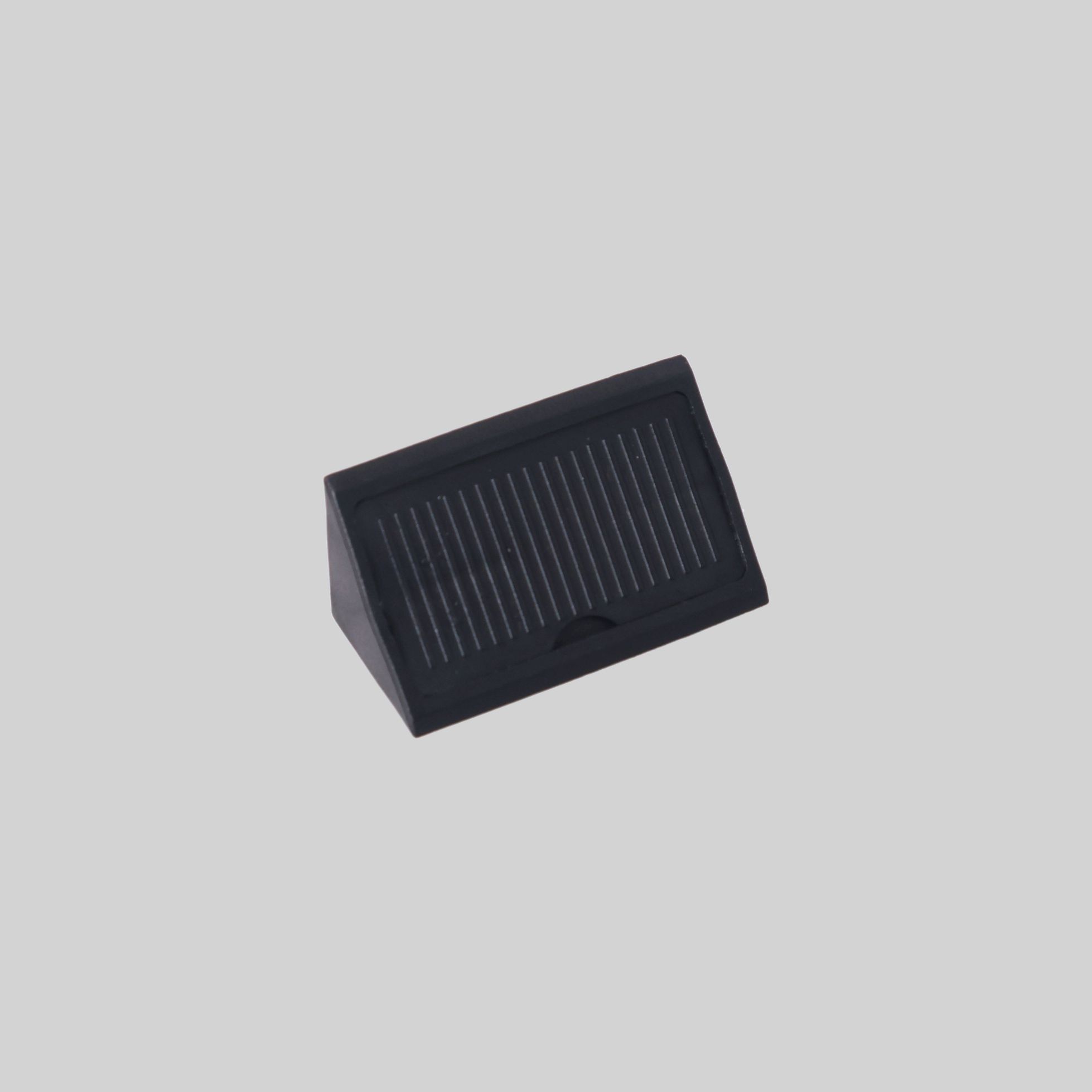 კუთხის შემკვრელი პლასტმასის 42*20*20mm შავი TM-695