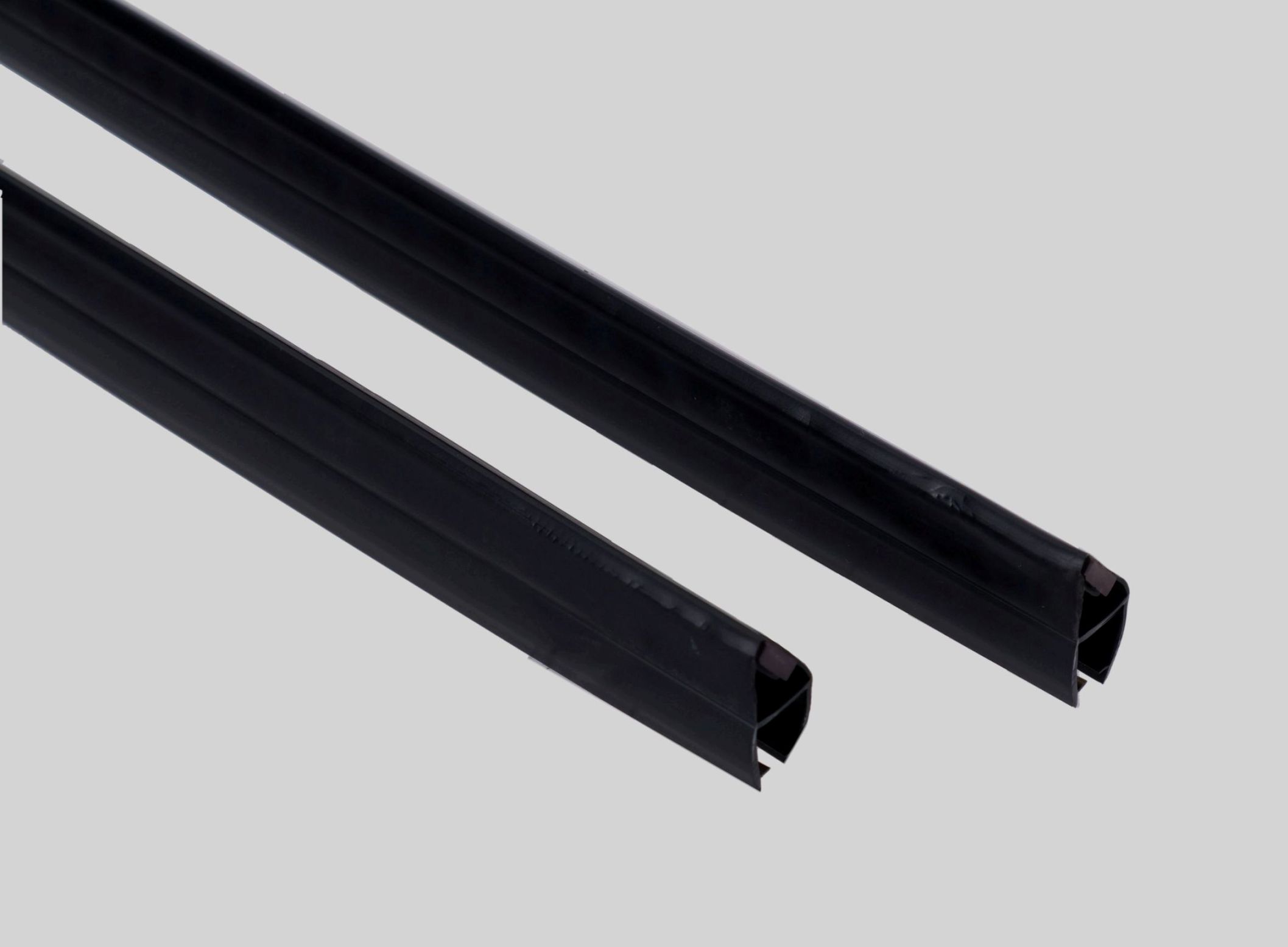 საშხაპე კაბინის რეზინი შავი, 90გრად. PVC, U=6მმ, 2.20მ, TM-K001