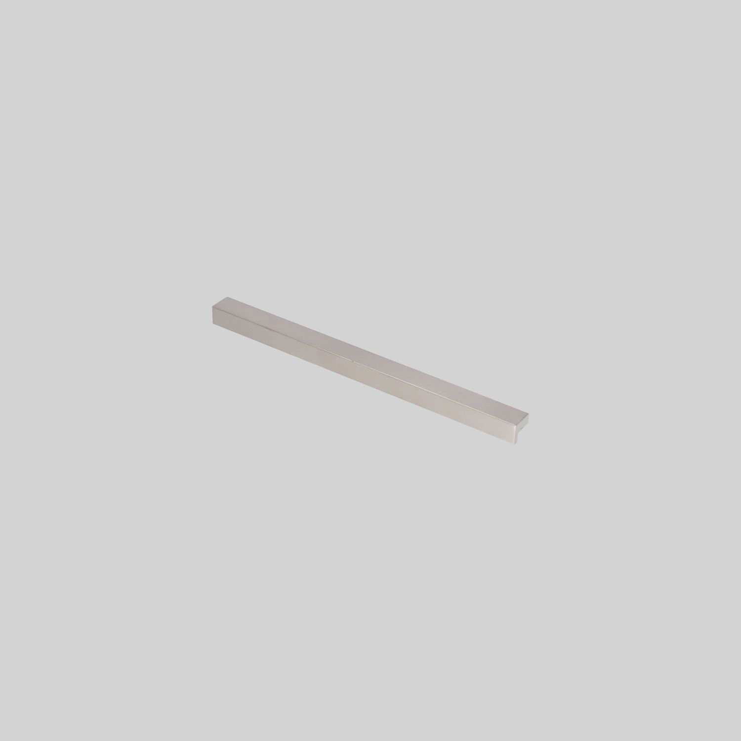ლითონის სახელური 224MM INOX